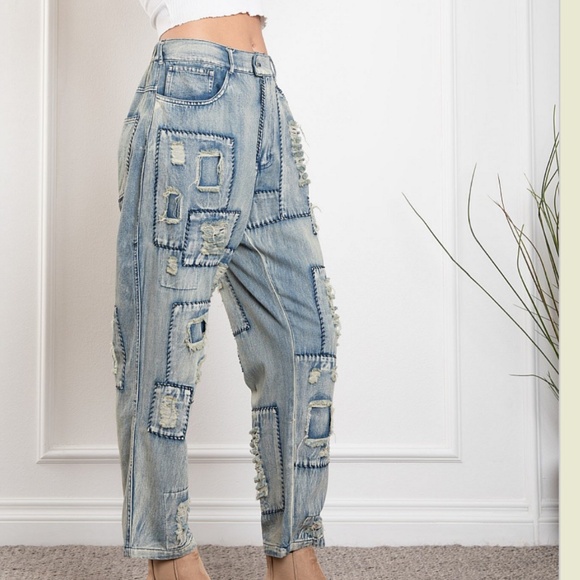 Distressed Patchwork Cropped Jeans - Picture 3 of 7